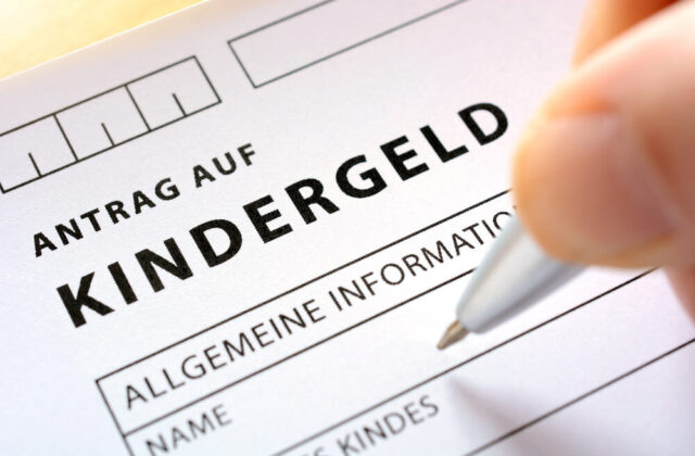 Jakie są zasady przyznawania Kindergeld dla osób pracujących w Niemczech?